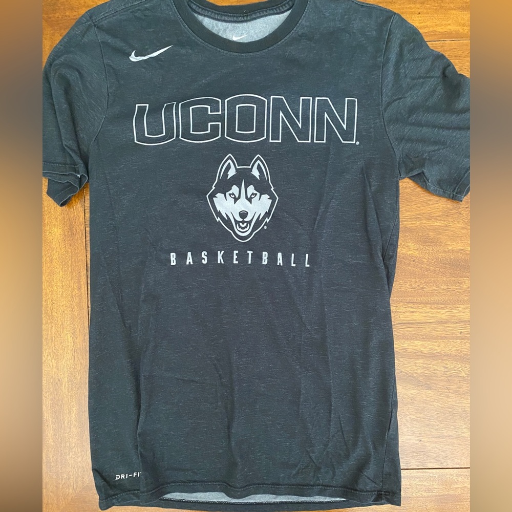 Men’s Dri-Fit Nike UCONN Basketball T-shirt Small Shirt